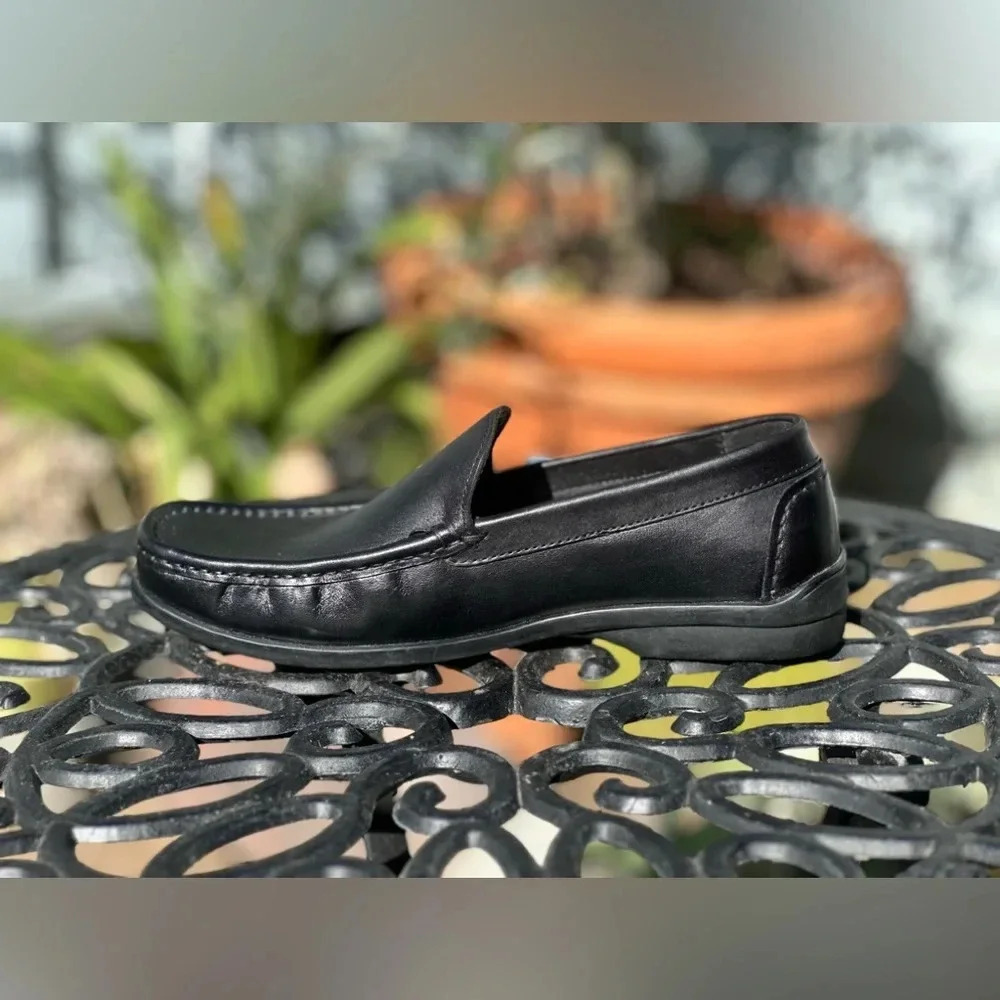 Hush Puppies — Black Leather Loafers - Picture 4 of 6
